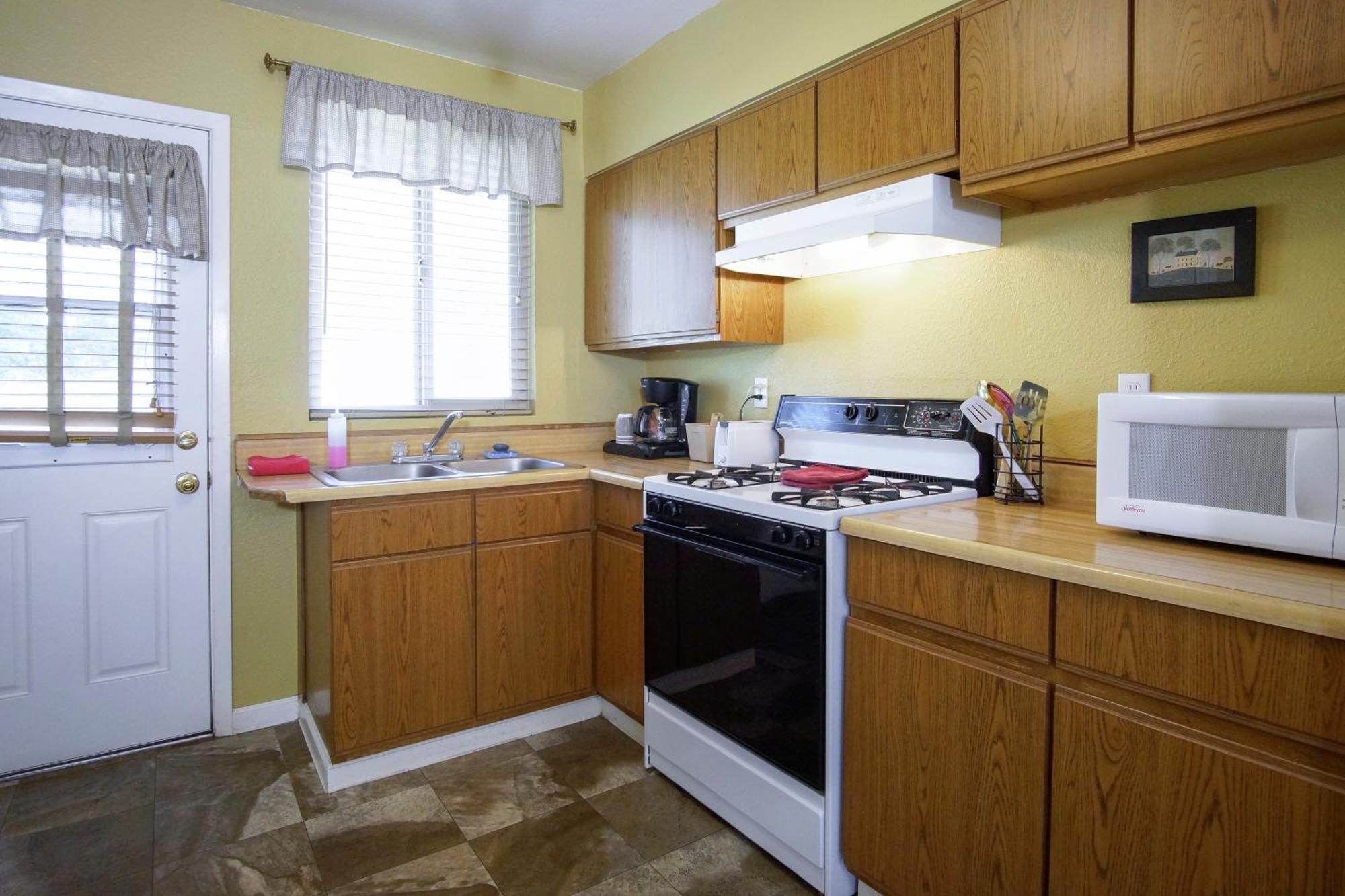 Green Gables Motel & Suites Burney 외부 사진