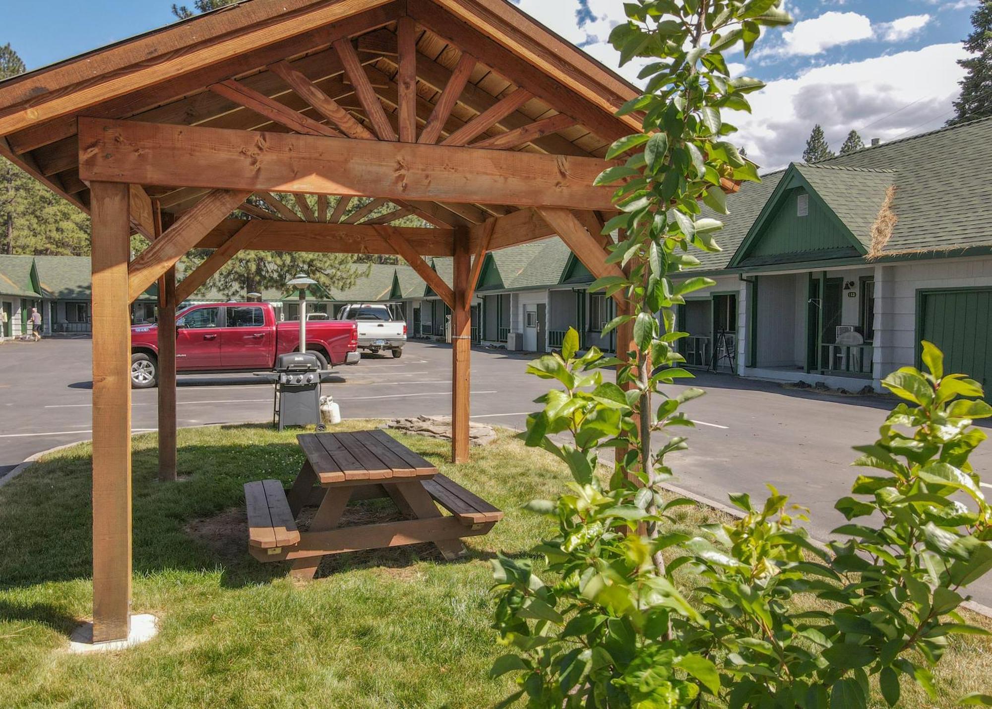 Green Gables Motel & Suites Burney 외부 사진